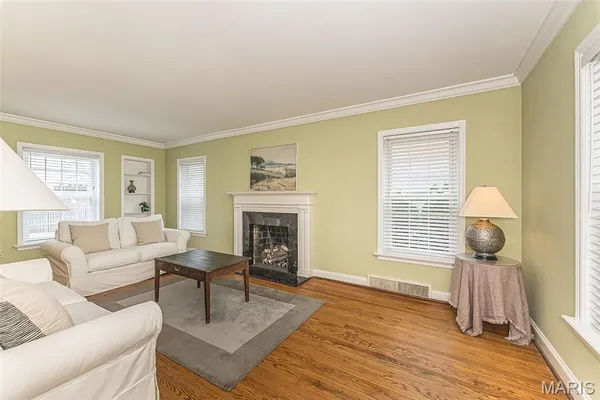 $649,900 | 710 Elmtree Lane, St. Louis, MO 63122