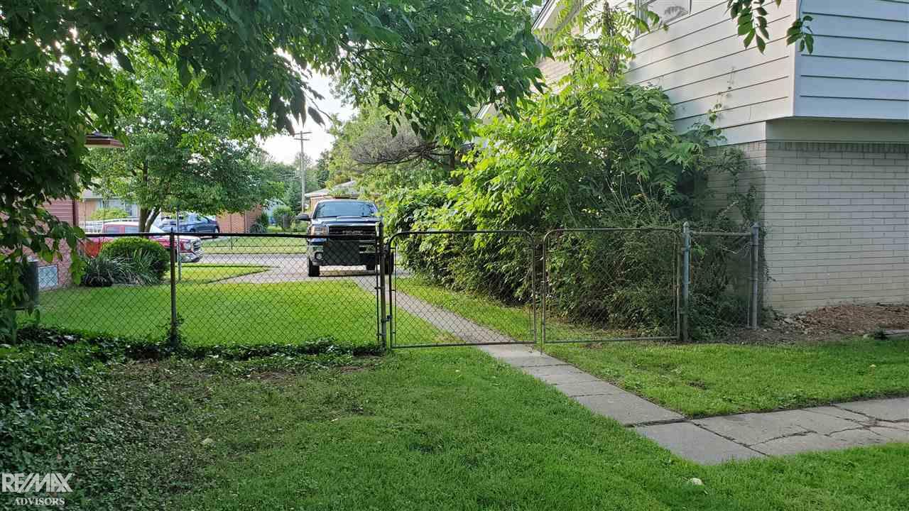 35138 Rutherford Street Clinton Township, MI 48035 - Photo 14 of 18 50079701-13.JPG