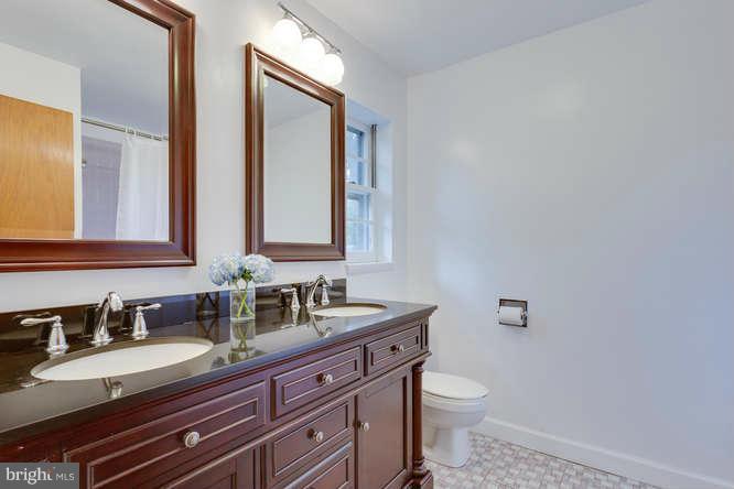 1856 Kirby Road McLean, VA 22101 - Photo 11 of 29 Bath (Master)