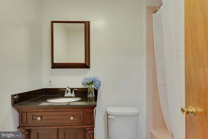 1856 Kirby Road McLean, VA 22101 - Photo 13 of 29 Hall Full Bath