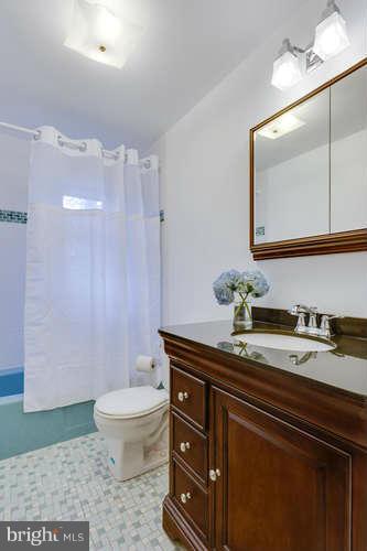 1856 Kirby Road McLean, VA 22101 - Photo 16 of 29 Hall Full Bath