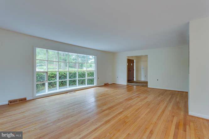 1856 Kirby Road McLean, VA 22101 - Photo 4 of 29 Living Room