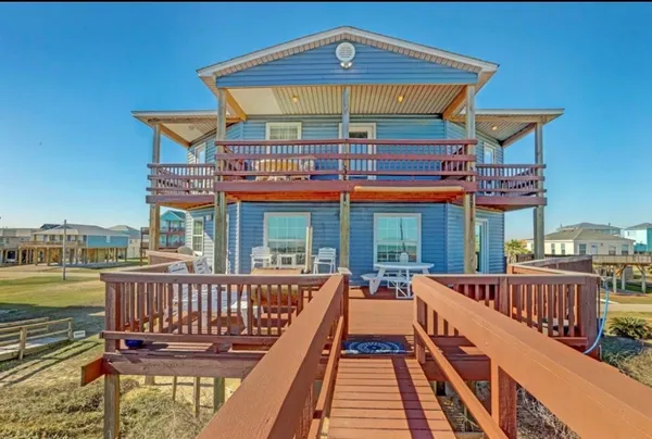 $599,000 | 601 Wave Court, Surfside Beach, TX 77541