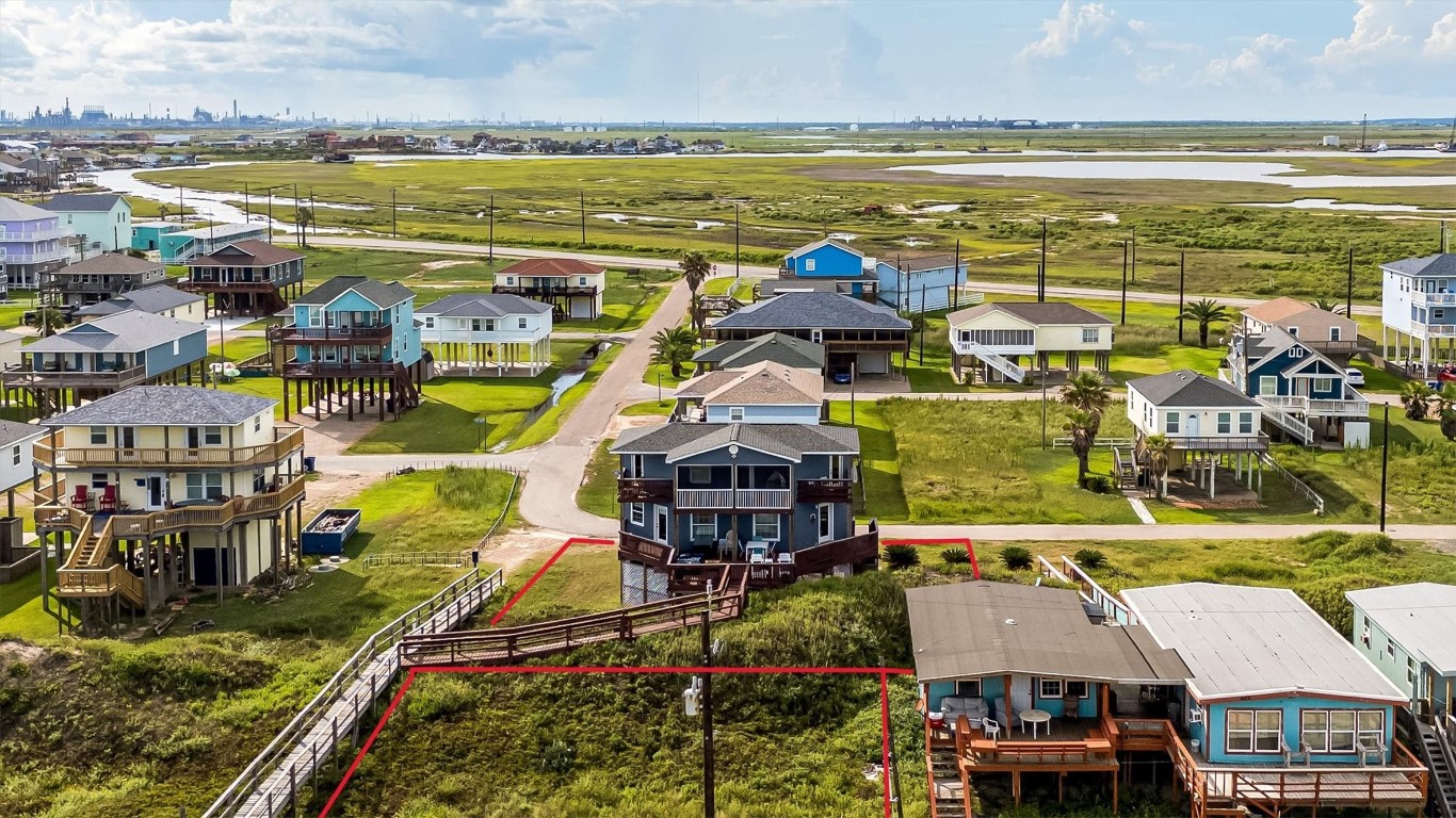 601 Wave Court Surfside Beach, TX 77541 - Photo 12 of 47