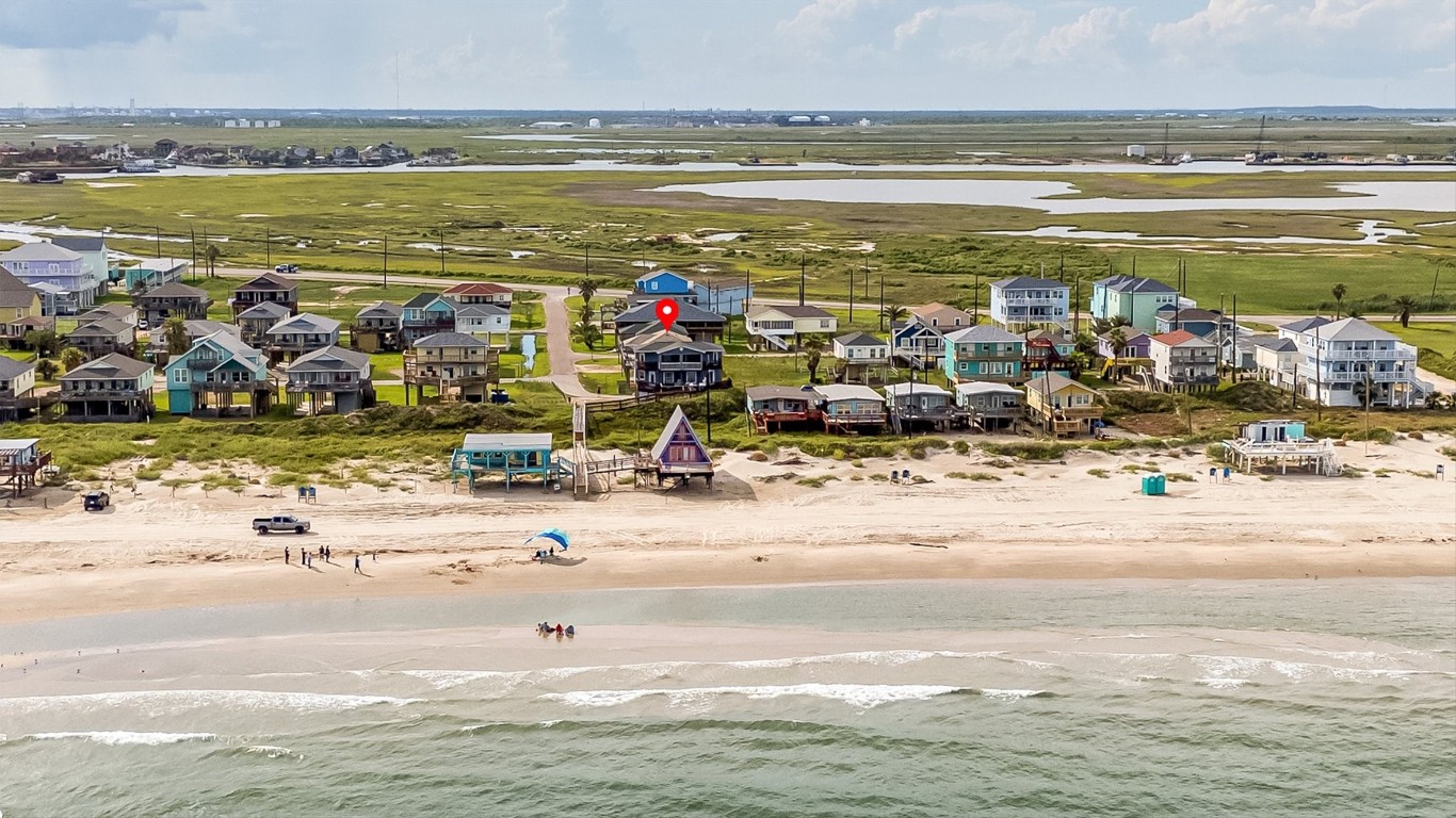 601 Wave Court Surfside Beach, TX 77541 - Photo 14 of 47