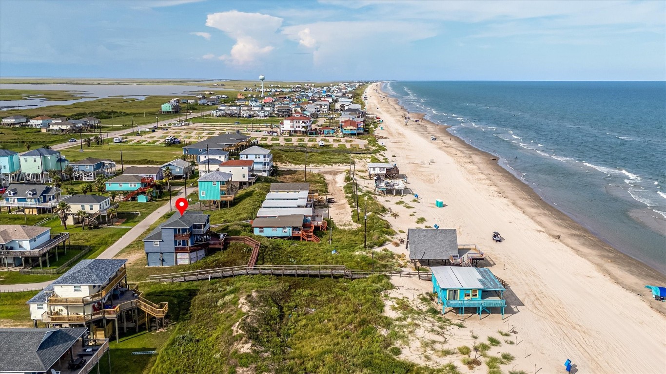601 Wave Court Surfside Beach, TX 77541 - Photo 3 of 47