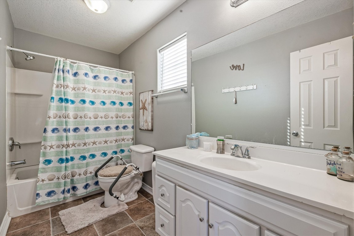 601 Wave Court Surfside Beach, TX 77541 - Photo 38 of 47 Upstairs Bath