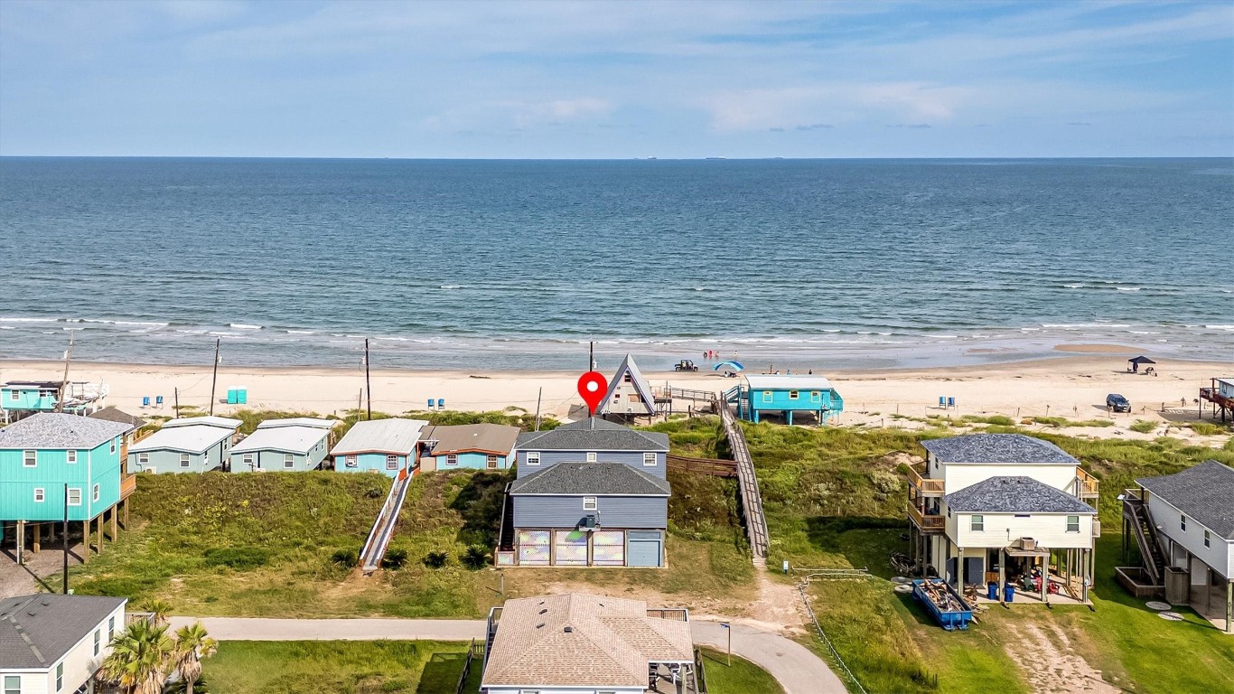 601 Wave Court Surfside Beach, TX 77541 - Photo 5 of 47