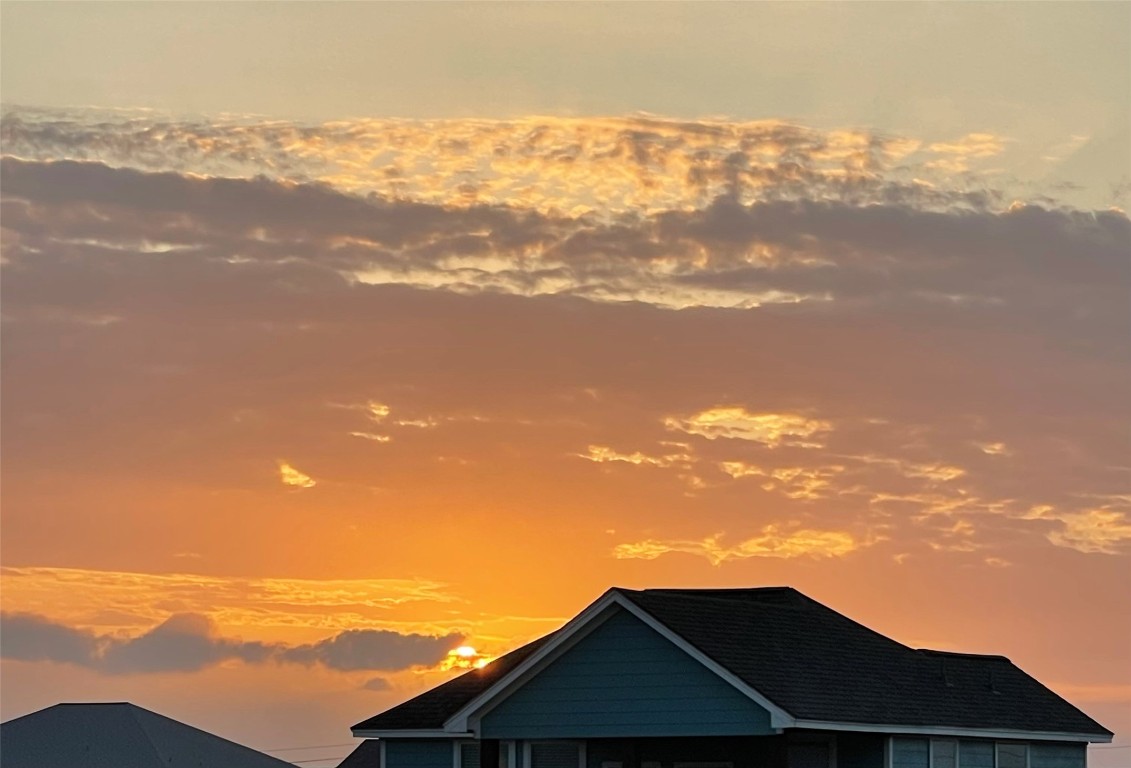 601 Wave Court Surfside Beach, TX 77541 - Photo 8 of 47 Amazing Sunsets Await!