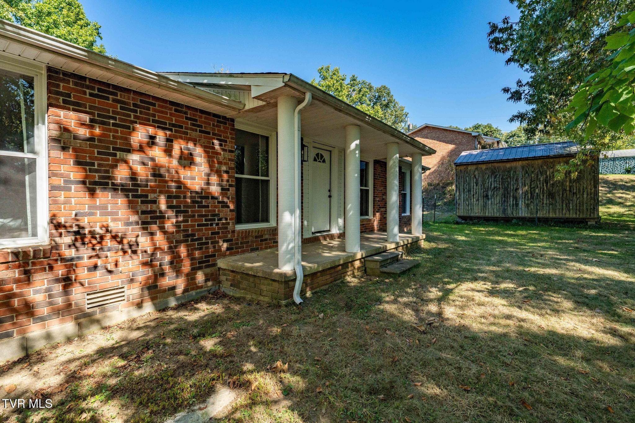 338 Gifford Road Bristol, TN 37620 - Photo 35 of 57 Front View