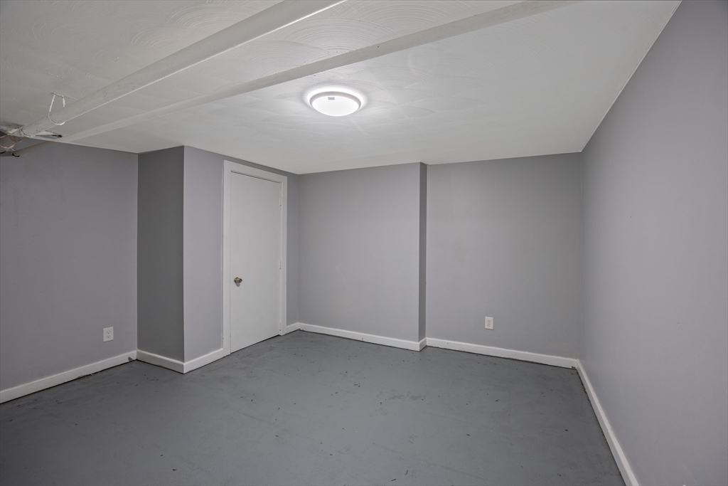 181 Marsden Street Springfield, MA 01109 - Photo 5 of 36