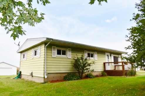 19531 Freeport Road Sterling, IL 61081 - Photo 2 of 21