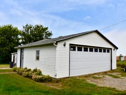 19531 Freeport Road Sterling, IL 61081 - Photo 3 of 21