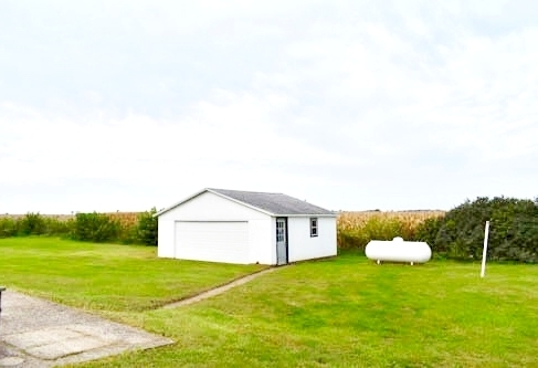 19531 Freeport Road Sterling, IL 61081 - Photo 5 of 21
