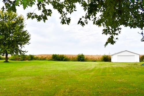 19531 Freeport Road Sterling, IL 61081 - Photo 6 of 21