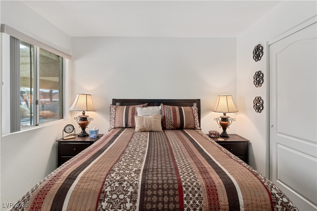 2297 Camel Mesa Drive Laughlin, NV 89029 - Photo 41 of 98 Second Bedroom with a textured wall