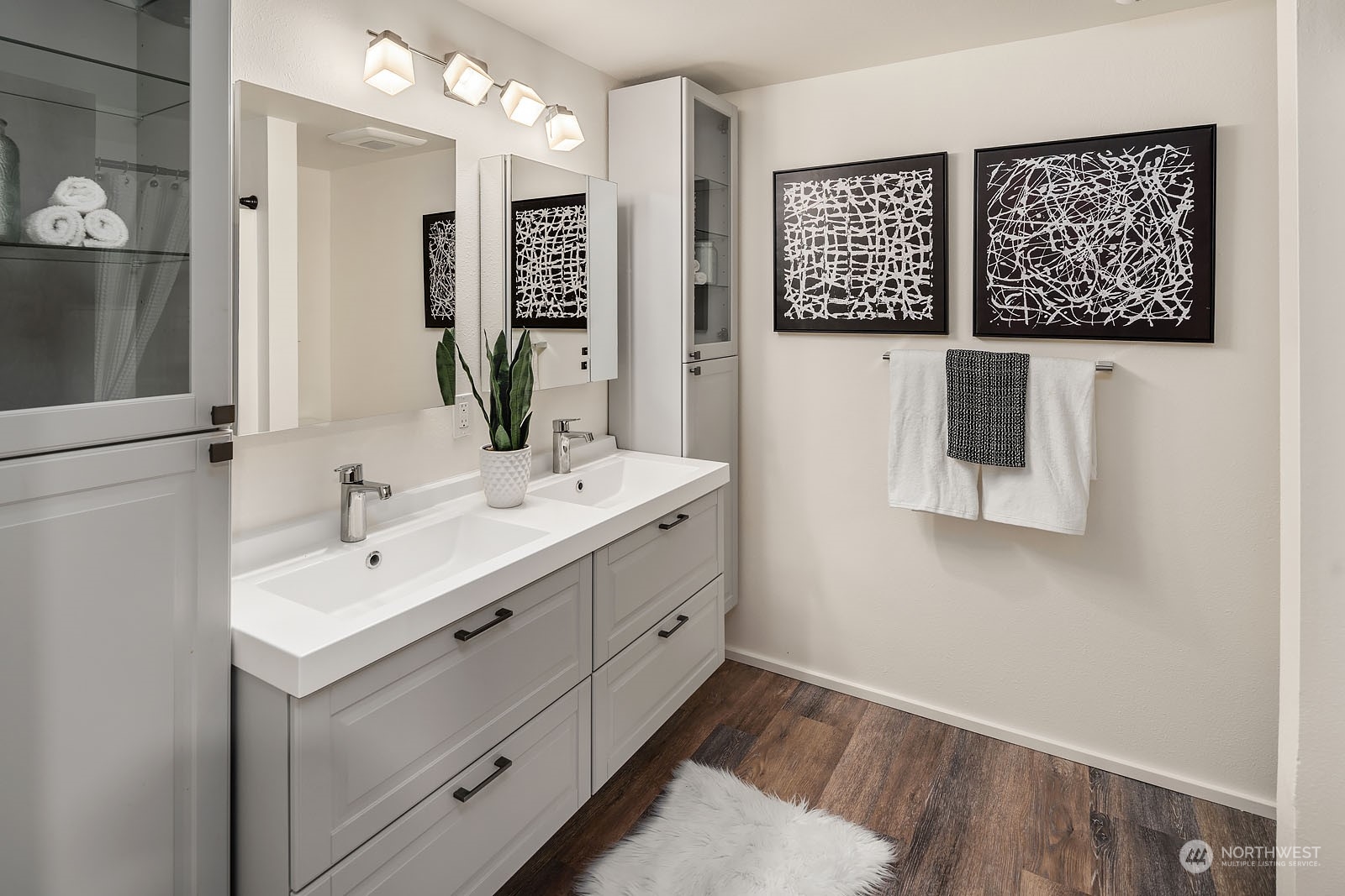 14050 184th Avenue Northeast Woodinville, WA 98072 - Photo 22 of 38 a bathroom with a double vanity sink mirror and bathtub