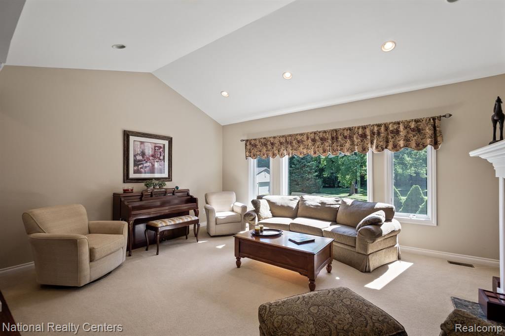 10180 Hadley Road Clarkston, MI 48348 - Photo 5 of 54