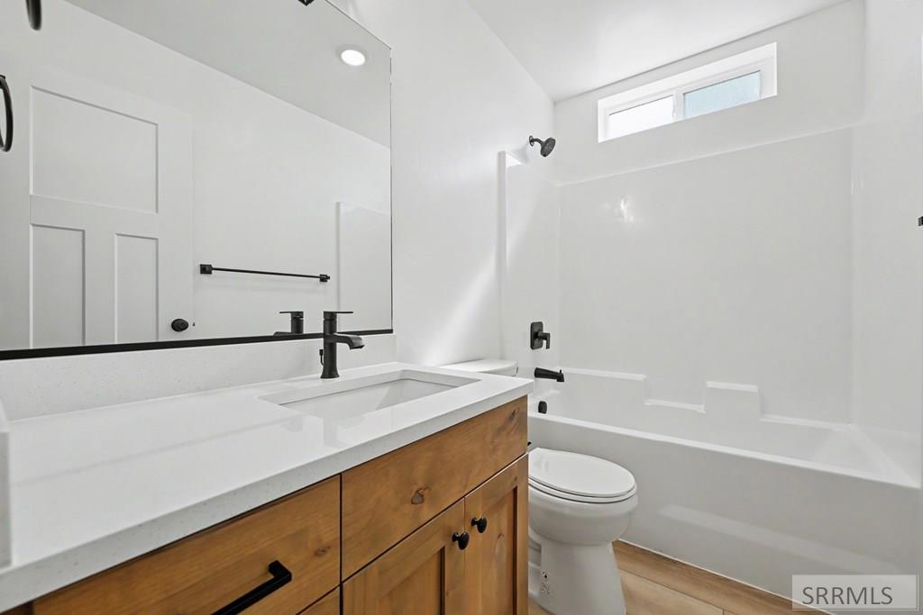 3062 Elixir Road Ammon, ID 83406 - Photo 10 of 14 Bathroom 2