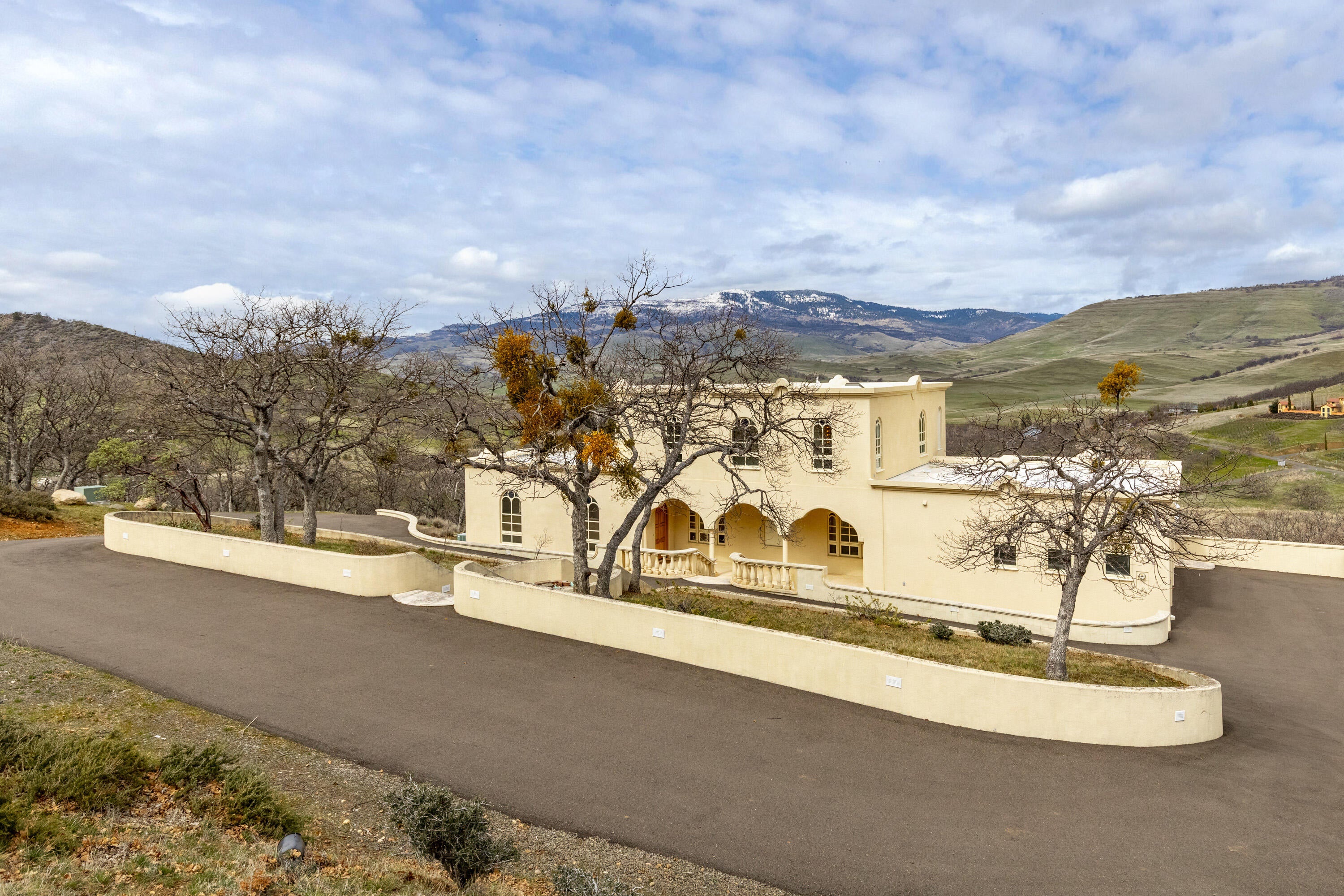 11484 Corp Ranch Road Ashland, OR 97520 - Photo 1 of 57 CRR(1)