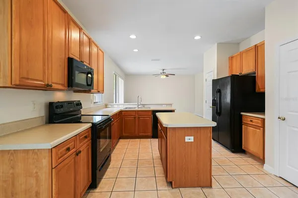 $2,000 | 7712 Dragon Fly Loop, Gibsonton, FL 33534