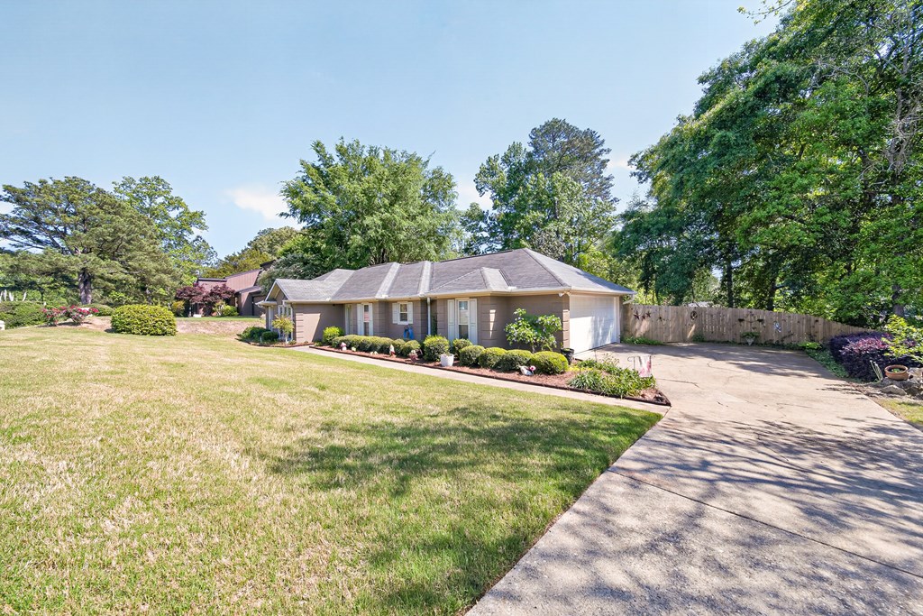 6648 Springlake Drive Columbus, GA 31909 - Photo 3 of 36