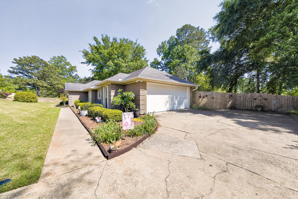 6648 Springlake Drive Columbus, GA 31909 - Photo 4 of 36