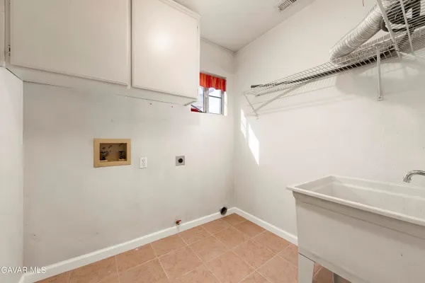a view of utility room