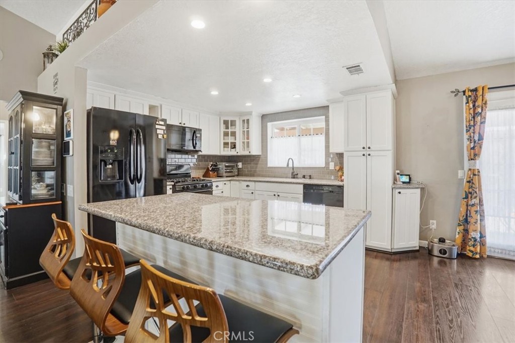 21089 Ottawa Road Apple Valley, CA 92308 - Photo 5 of 68