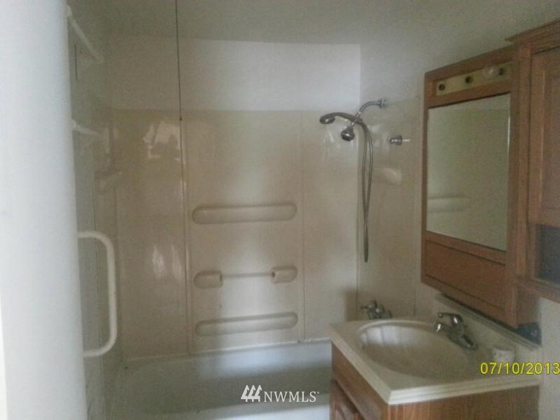 3312 Northeast 7th Place Renton, WA 98056 - Photo 5 of 7