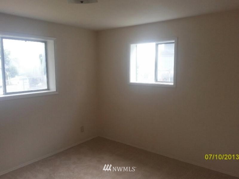 3312 Northeast 7th Place Renton, WA 98056 - Photo 6 of 7
