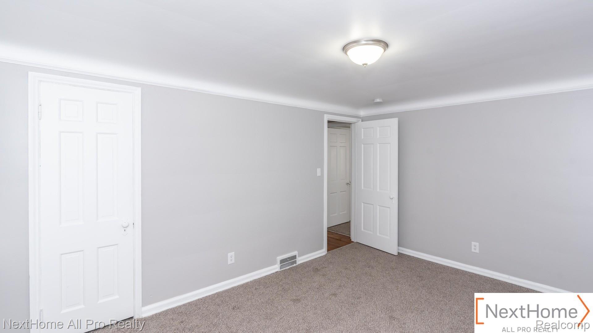 17134 Huntington Road Detroit, MI 48219 - Photo 21 of 32 037_23.jpg