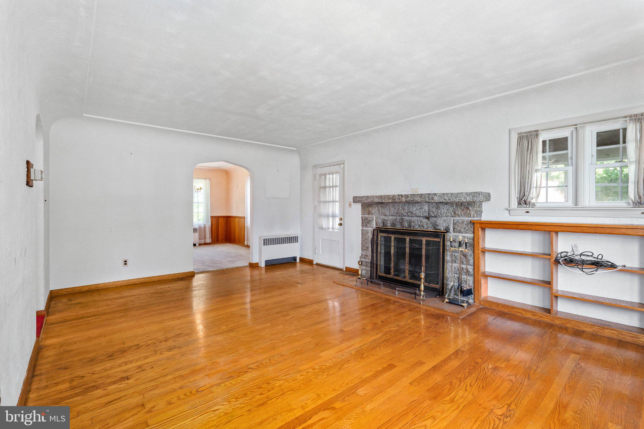 806 Long Bar Harbor Road Abingdon, MD 21009 - Photo 6 of 41 Spacious living area with classic charm.
