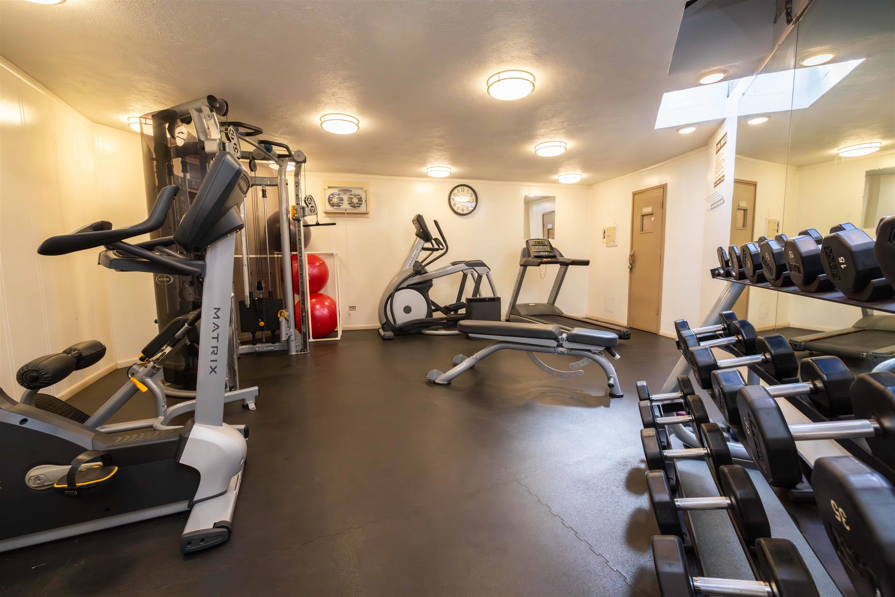 1032 South Kihei Road, Unit B420 Kihei, HI 96753 - Photo 39 of 47 a view of a room with gym equipment