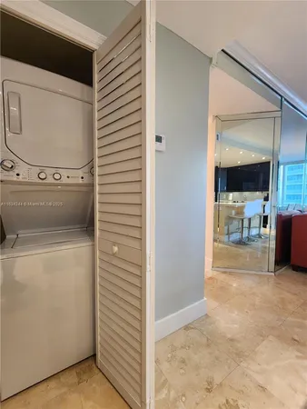 a view of utility room
