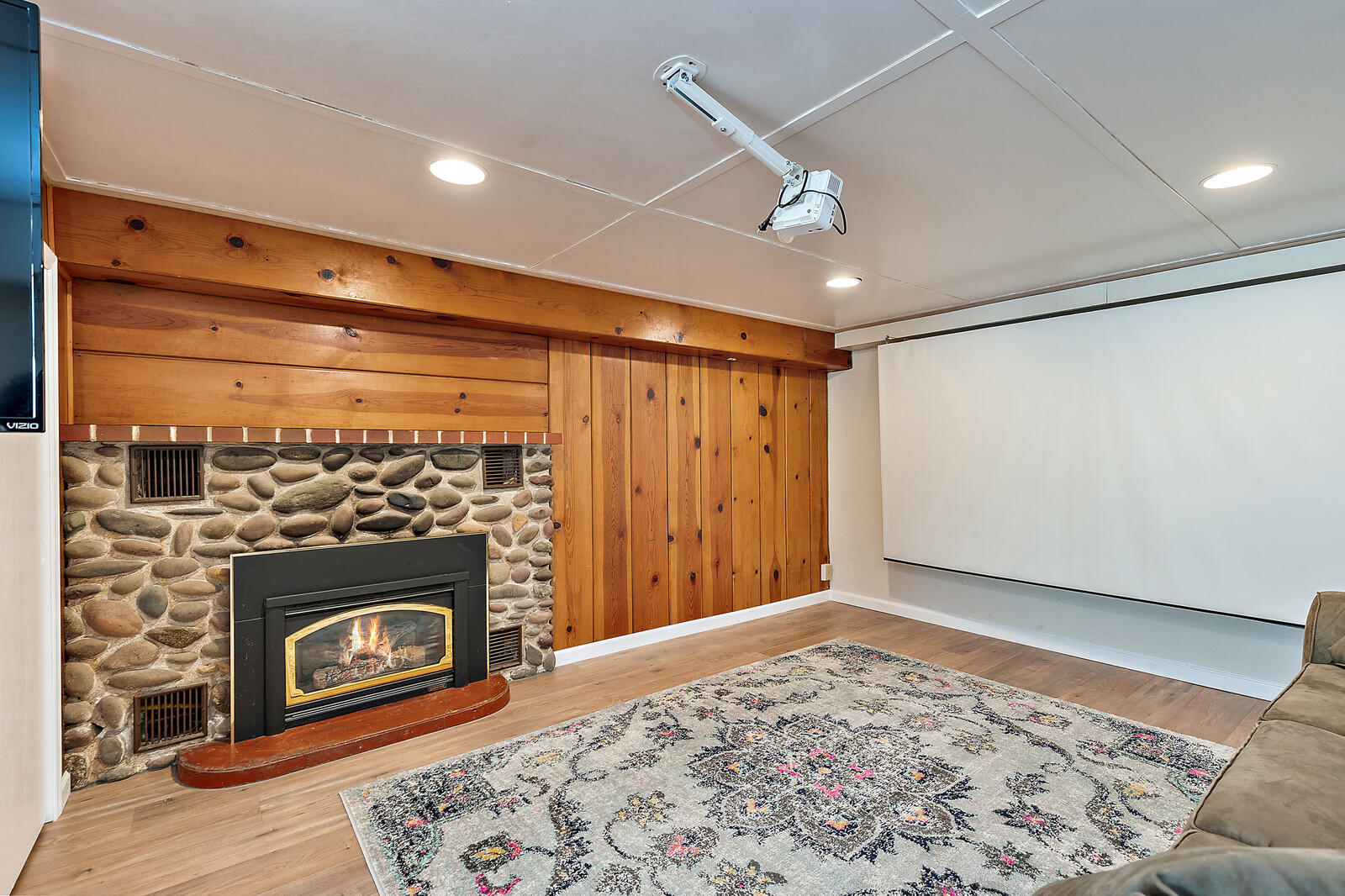 2833 Lower River Road Grants Pass, OR 97526 - Photo 27 of 60 Gas Fireplace!