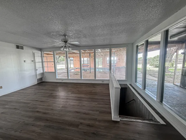 $449,000 | 1690 Highway 70, Plainview, TX 79072