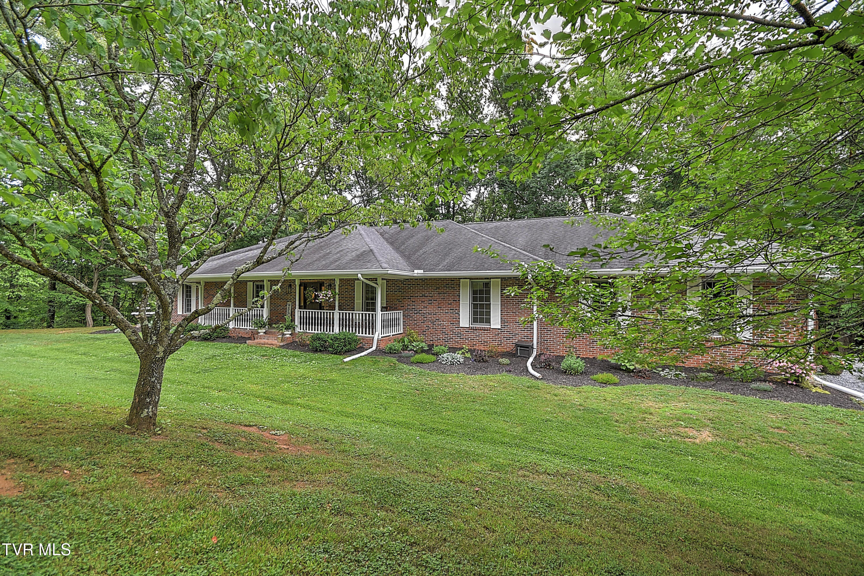 145 Zeb Grindstaff Road Elizabethton, TN 37643 - Photo 3 of 68 145 Zeb Grindstaff JV-5