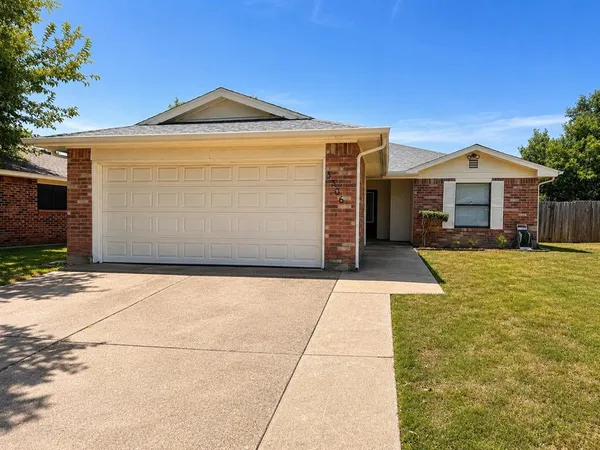 $2,050 | 5306 Pampas Court, Arlington, TX 76018