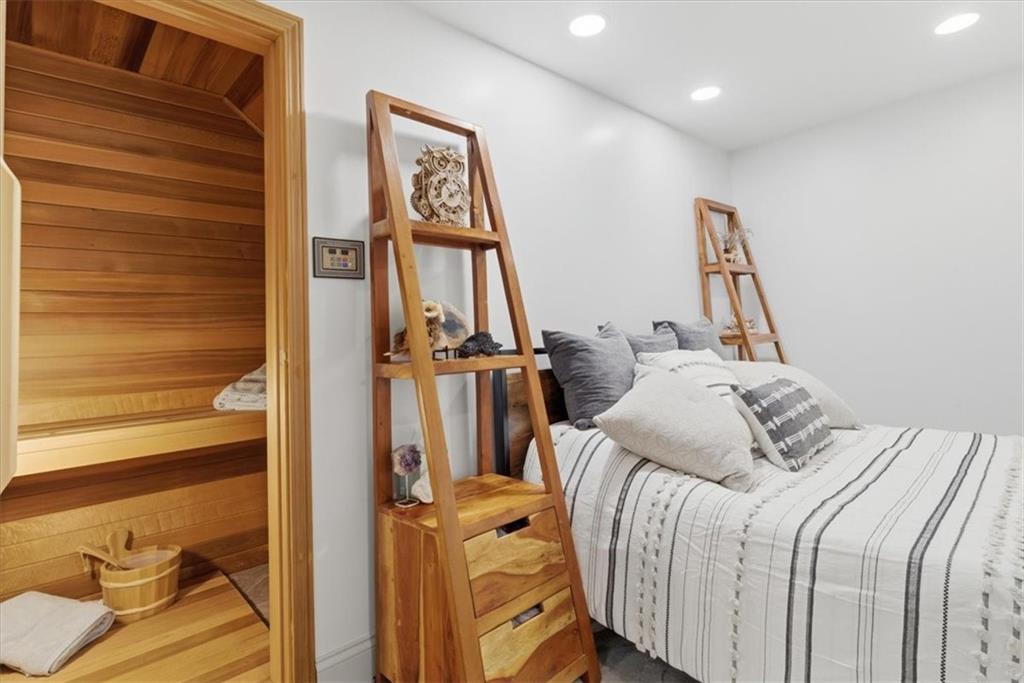 1 Pius Street, Unit B4 Pittsburgh, PA 15203 - Photo 20 of 41 a bedroom with a bed and a window