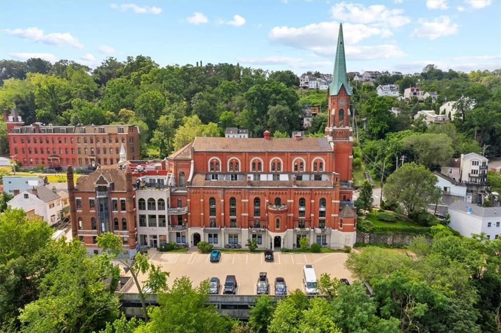 1 Pius Street, Unit B4 Pittsburgh, PA 15203 - Photo 36 of 41 a view of a street with sitting area