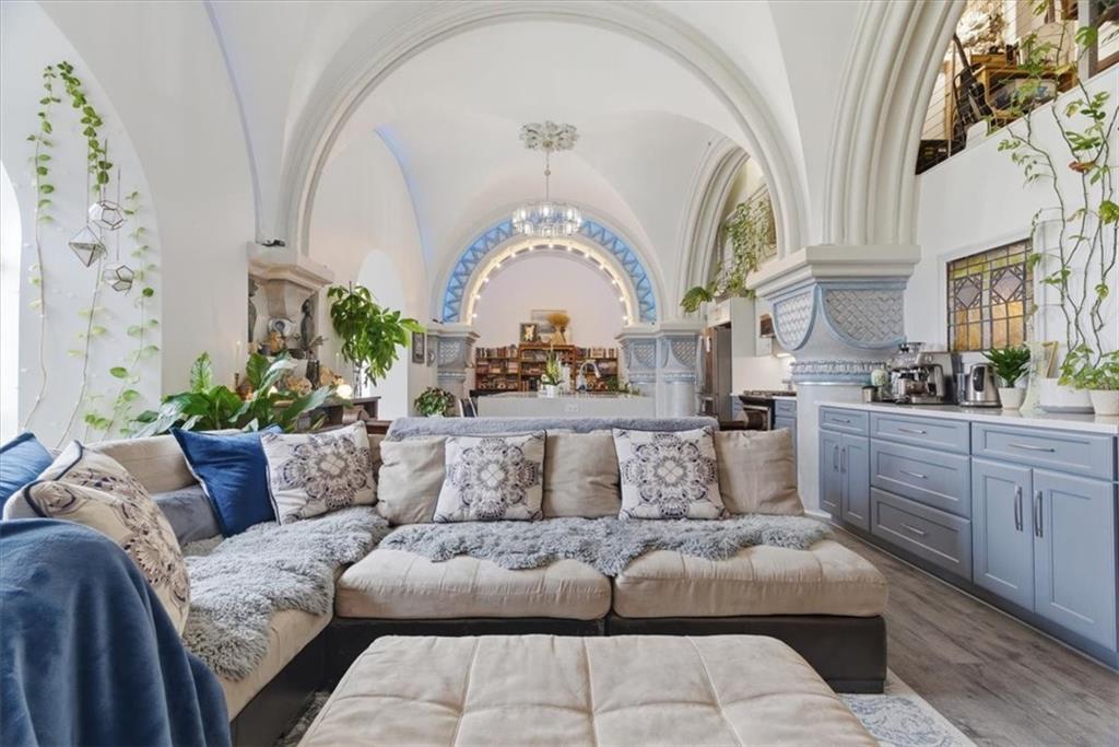 1 Pius Street, Unit B4 Pittsburgh, PA 15203 - Photo 4 of 41 a living room with furniture and a large window