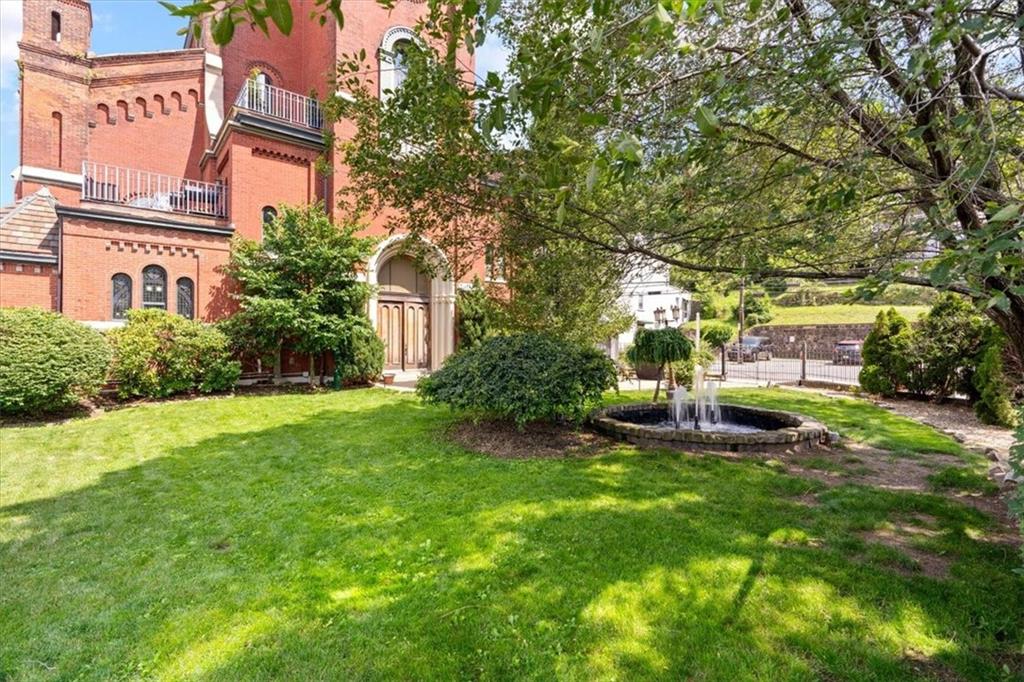 1 Pius Street, Unit B4 Pittsburgh, PA 15203 - Photo 41 of 41 a view of a park with plants and large trees