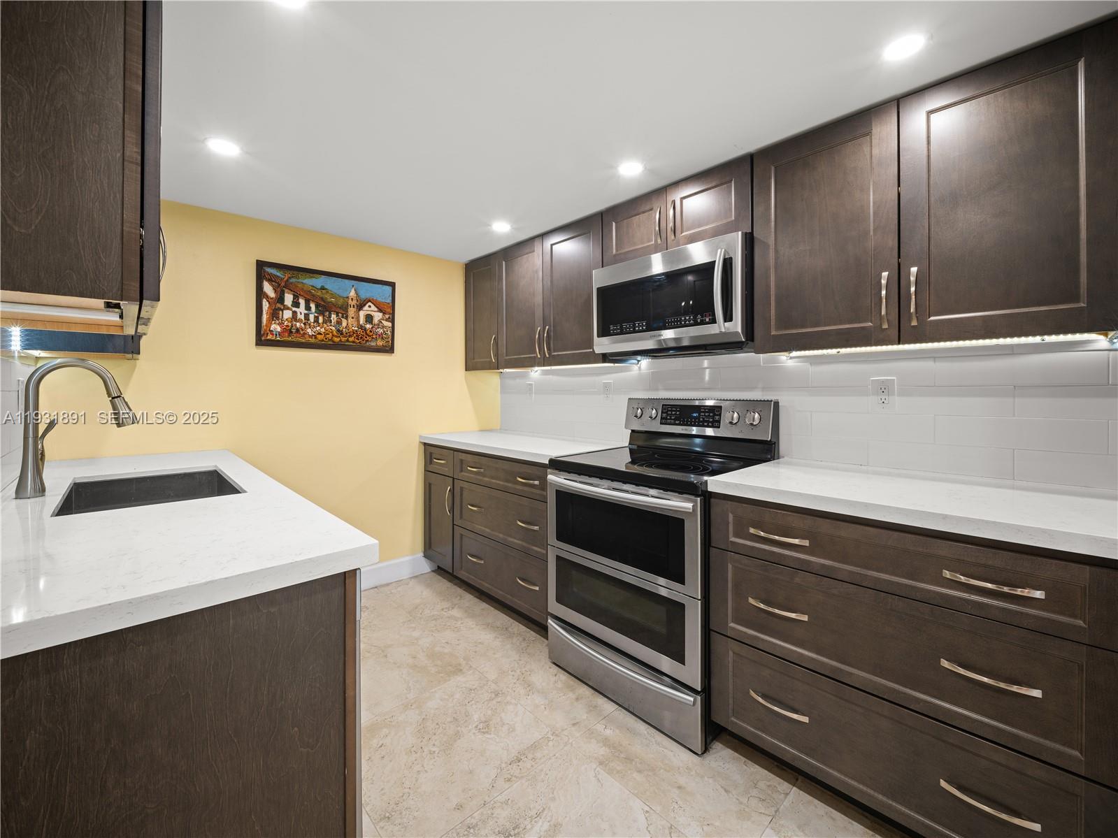 11282 Southwest 9th Court Pembroke Pines, FL 33025 - Photo 13 of 28