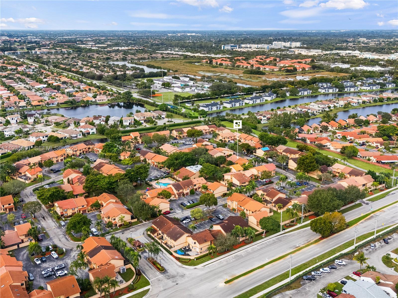 11282 Southwest 9th Court Pembroke Pines, FL 33025 - Photo 5 of 28