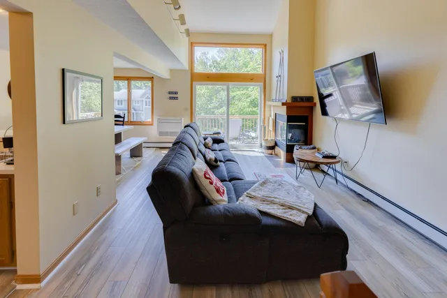 $679,900 | 37 Pinehill Lane, Unit 2, Lincoln, NH 03251