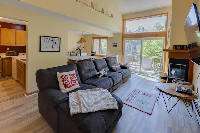 $679,900 | 37 Pinehill Lane, Unit 2, Lincoln, NH 03251