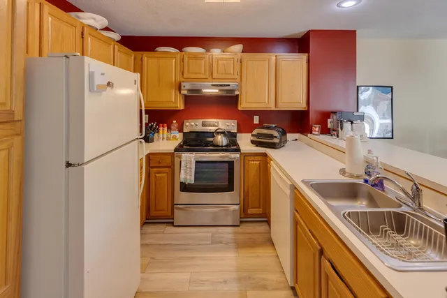 $679,900 | 37 Pinehill Lane, Unit 2, Lincoln, NH 03251