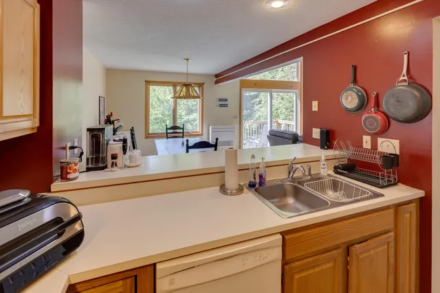 $679,900 | 37 Pinehill Lane, Unit 2, Lincoln, NH 03251