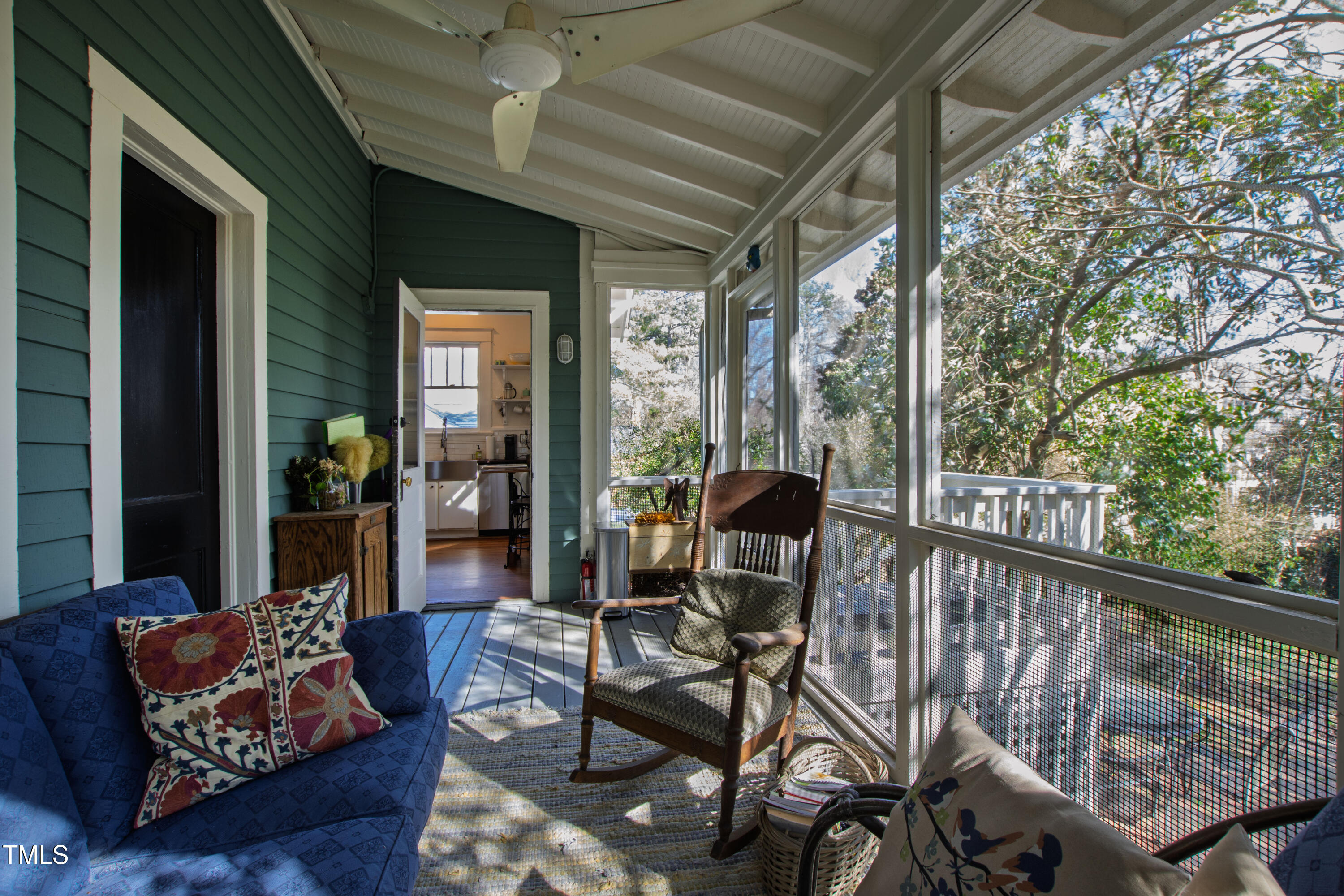 632 East Franklin Street Raleigh, NC 27604 - Photo 22 of 33 a outdoor living space with furniture